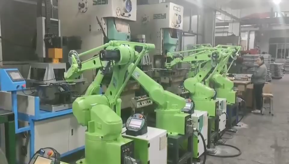 四轴冲压机器人连线作业生产